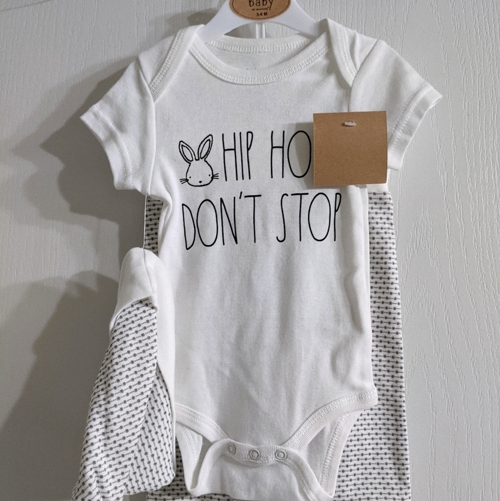 Rae Dunn Baby Unisex 3pc Onesie, Pants, Hat Set White Gray, 3-6mos
